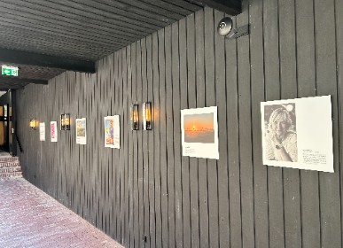 Foto's Kids Photo Challenge in Dokkum, educatief vervolg op World Press Photo Exhibition 2025 door: