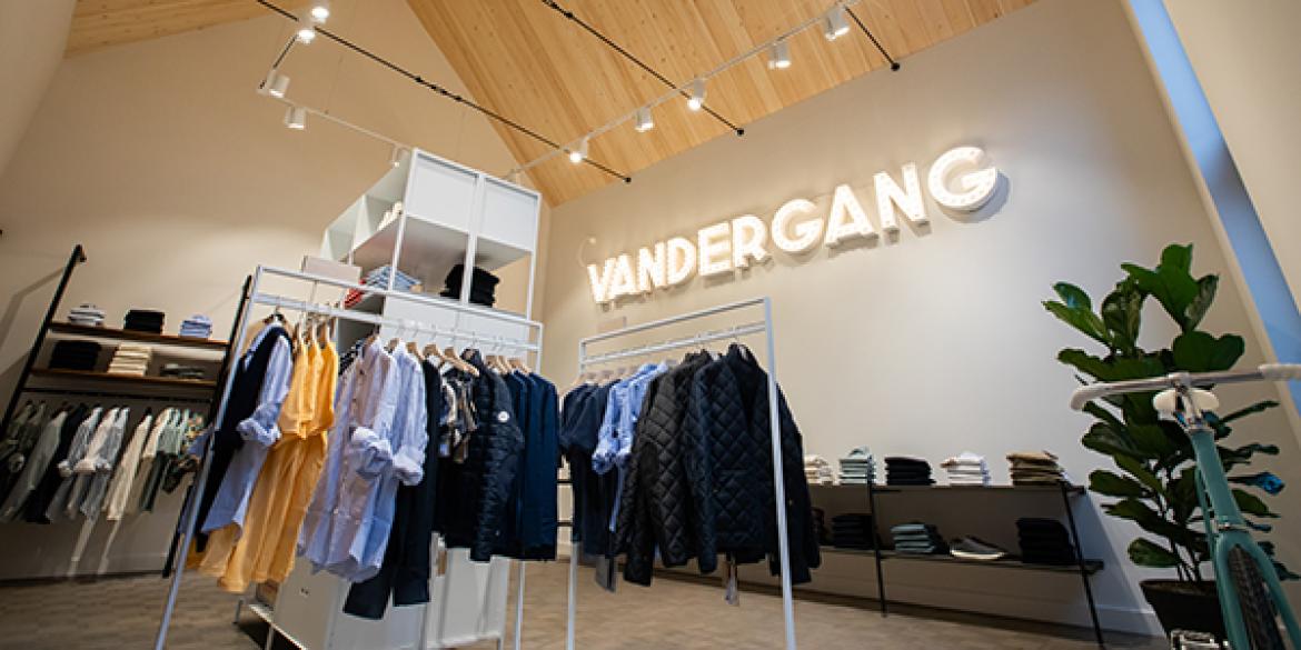 Van der Gang verbouwd en vergroot winkel