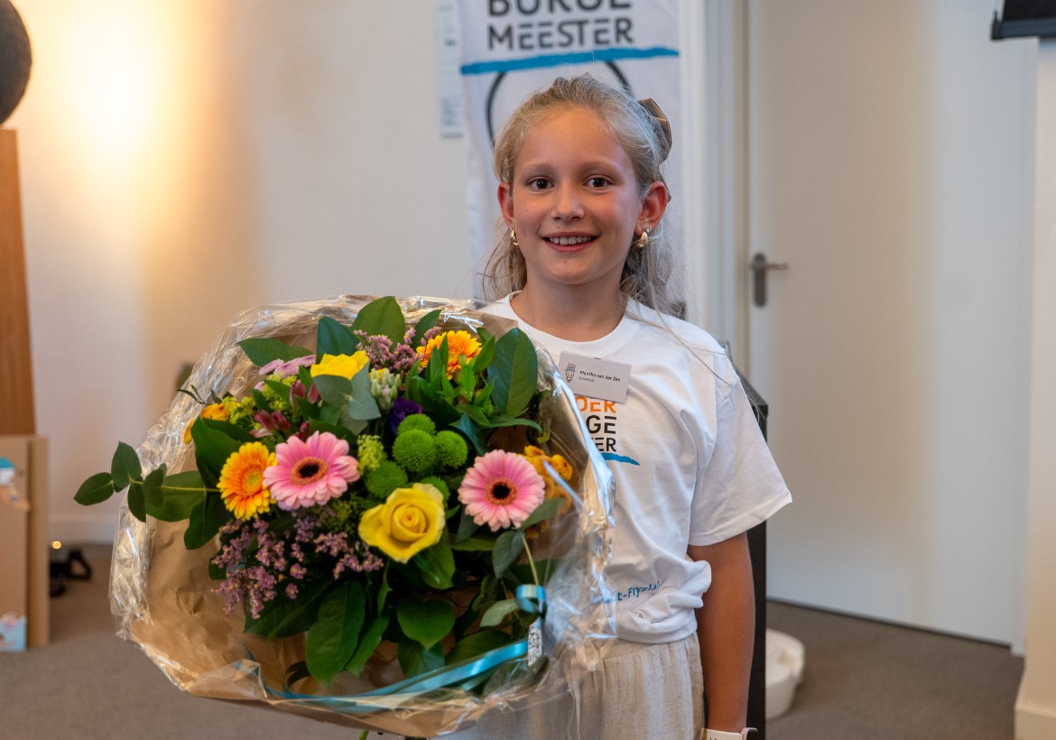 Menthe van der Zee nieuwe kinderburgemeester van Noardeast-Fryslân