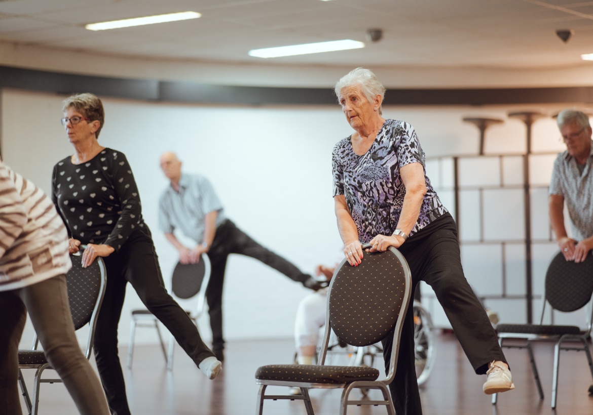 Dans op Recept zoekt nieuwe dansers in Dokkum  Dans op Recept, een landelijke organisatie die zich inzet voor het verbeteren van de kwaliteit van leven van mensen met o.a. de ziekte van Parkinson door middel van dans, start een zoektocht naar enthousiaste