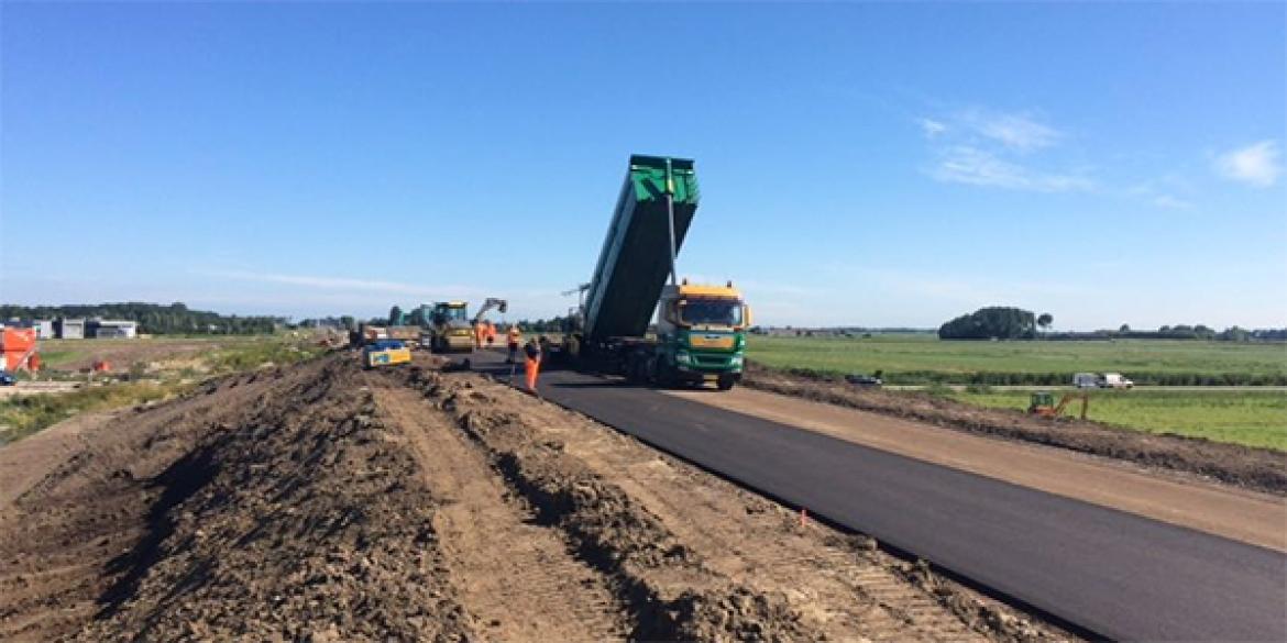 Asfalteren Centrale As bij Dokkum begonnen