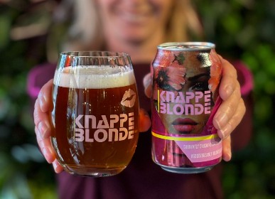 Foto's Knappe Blonde van KB uitgeroepen tot Huisbier van het Jaar door: