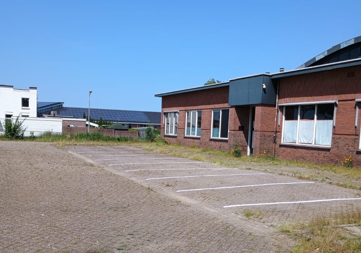 Sloophamer in parkeergarage It Panwurk Dokkum en 66 extra parkeerplekken op voormalige Arriva-terrein