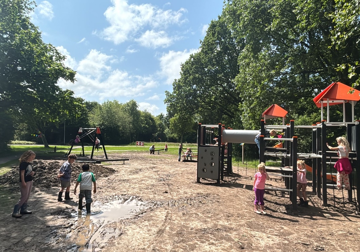 Nieuwe speeltuin Wilgenfertier in Dokkum feestelijk open