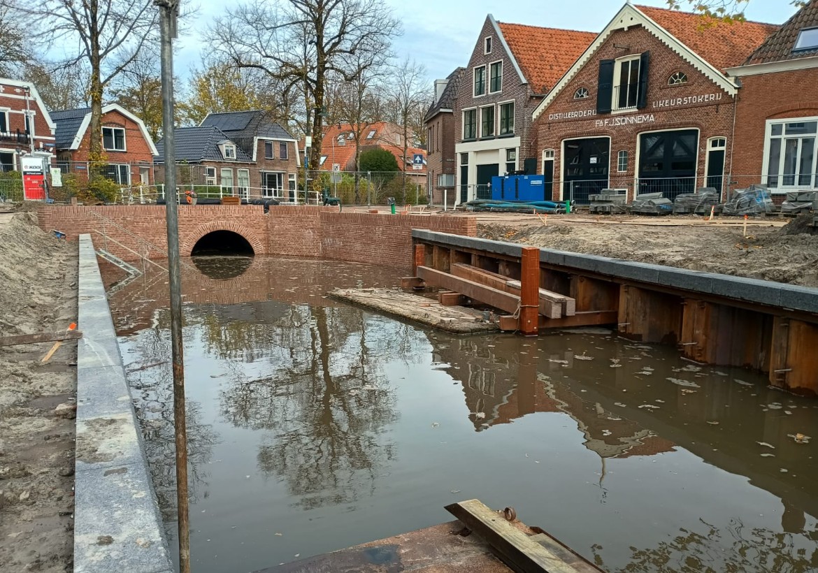 Water terug in de gracht bij Sonnemapleintje: werkzaamheden in volle gang