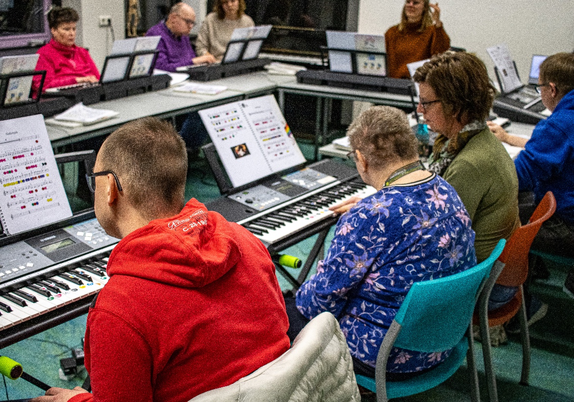 Keyboardensemble de Notenkrakers bereidt zich voor op benefietconcert Onbeperkt Muzikaal: “Grootste wat we tot nu toe hebben gedaan”