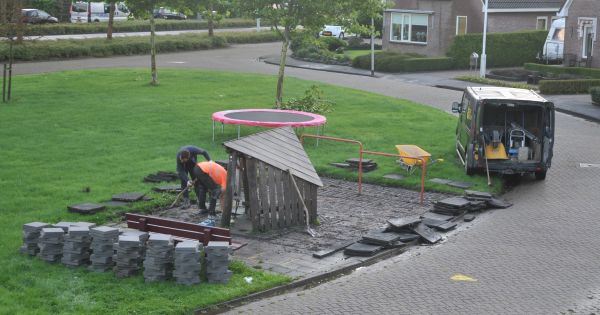 Geschiktheid vuurwerk Kaap Rubberen tegels uit speeltuinen gehaald - In-Dokkum.nl