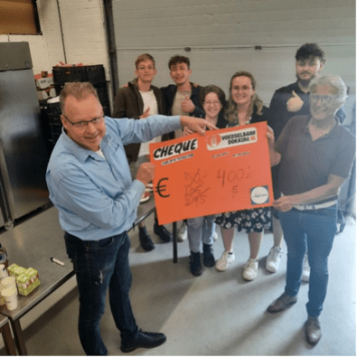 ROC Friese Poort haalt 400,- euro op voor Voedselbank Dokkum